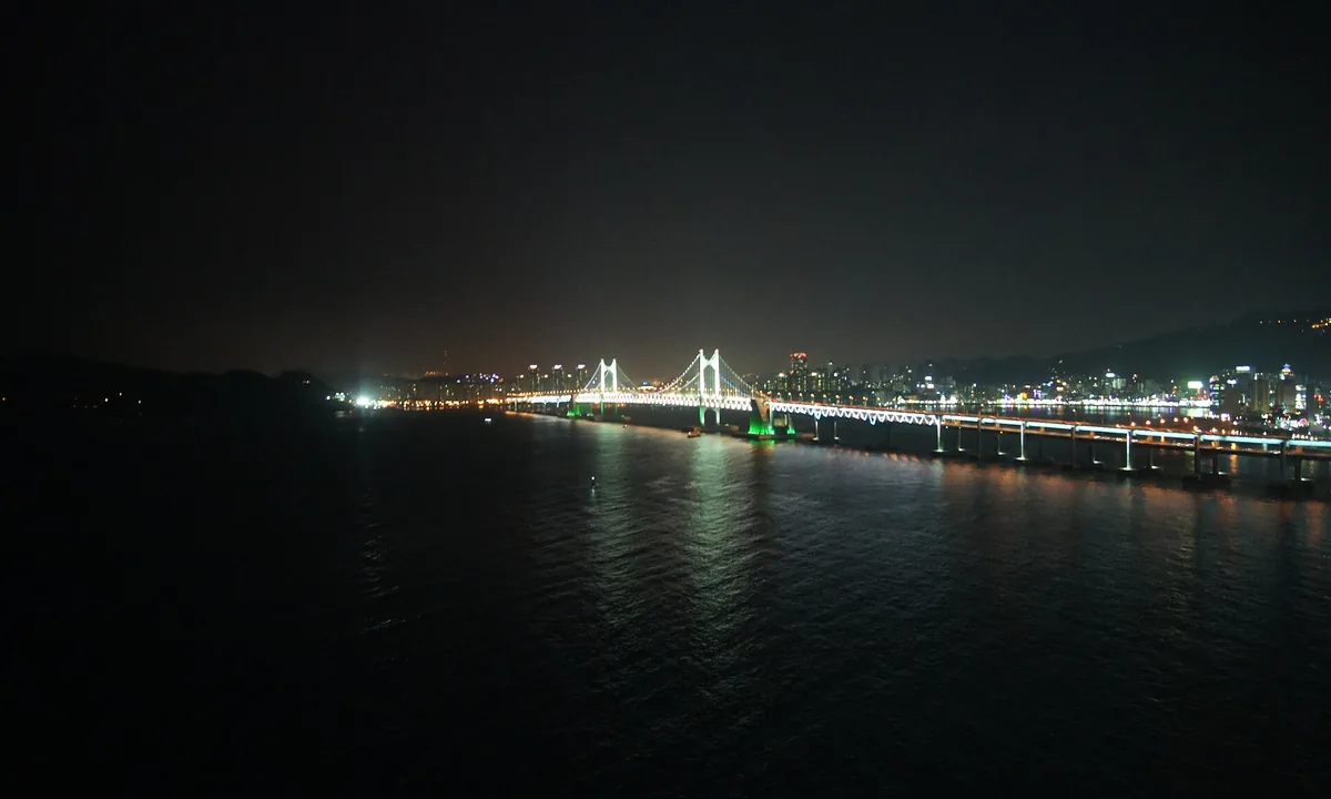 밤의 부산 광안대교